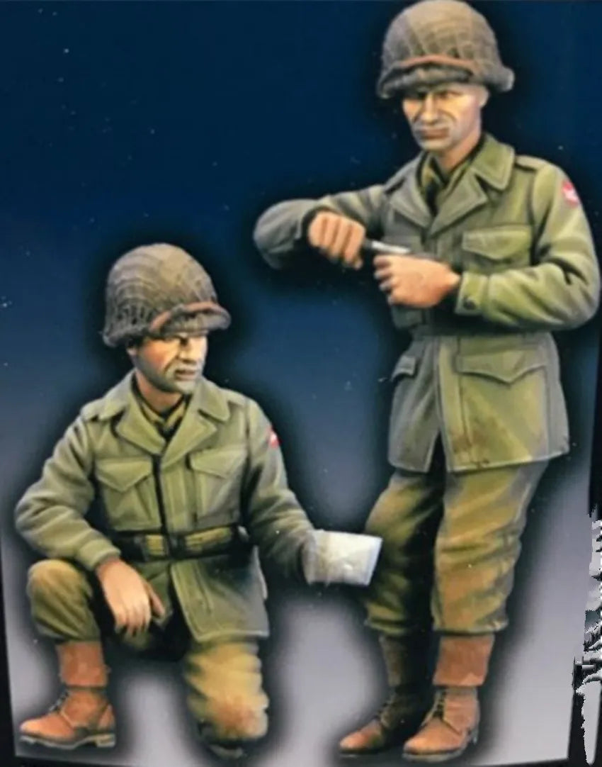 1/35 WWII American Infantry Standing and Kneeling, 2 Figures, Resin Model Figure Kit, Unassembled and Unpainted