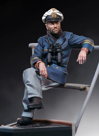 90mm WWII German U-boat Captain, Resin Model Figure Kit, Unassembled and Unpainted
