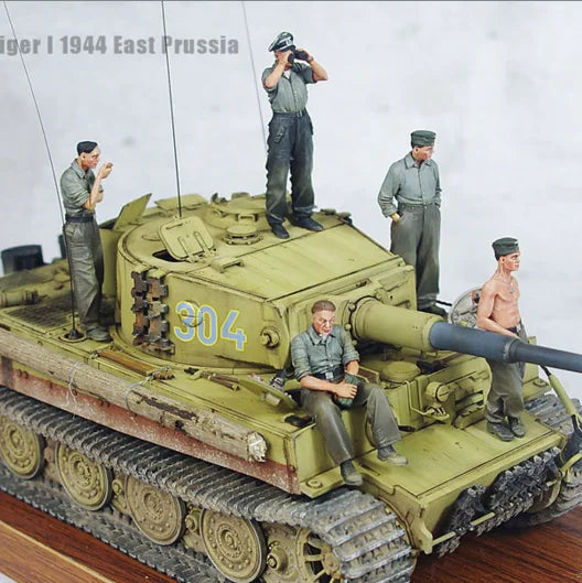 1/35 WWII German Tiger Tank Crew, 9 Figures, Resin Model Figure Kit, Unassembled and Unpainted