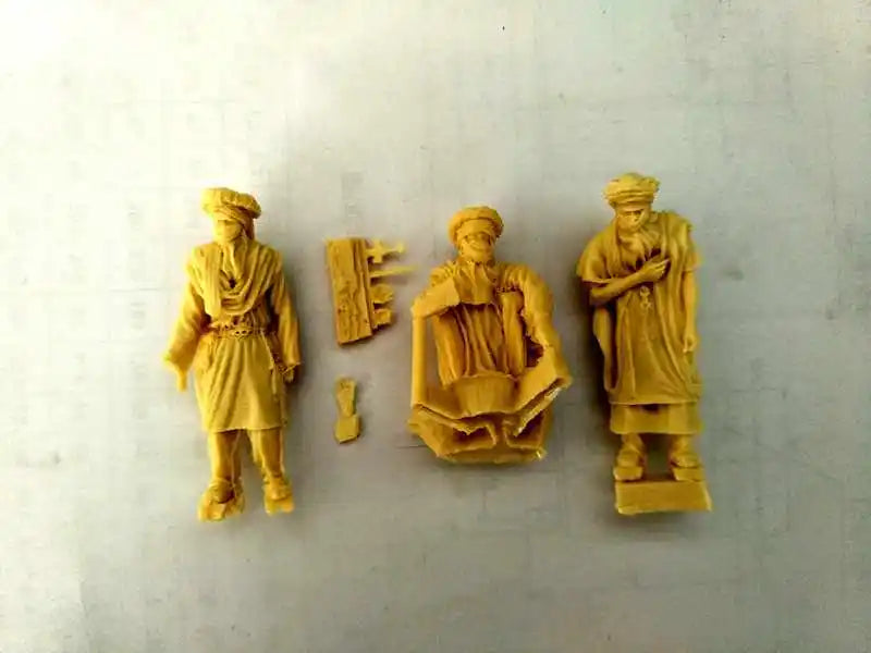 1/35 Ottoman Period Civilians in Traditional Dress, 3 Figures, Resin Model Figure Kit, Historical Theme, Unassembled and Unpainted