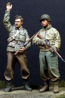 1/35 WWII US Officer Pointing Orders with Aide, 2 Figures, Resin Model Figure Kit, Unassembled and Unpainted