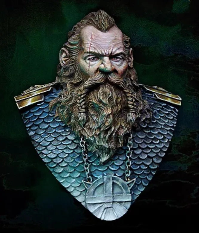 1/12 Bearded Warrior with Scaled Armor and Gold Pauldrons, Resin Model Bust Kit, Fantasy Theme, Unassembled and Unpainted