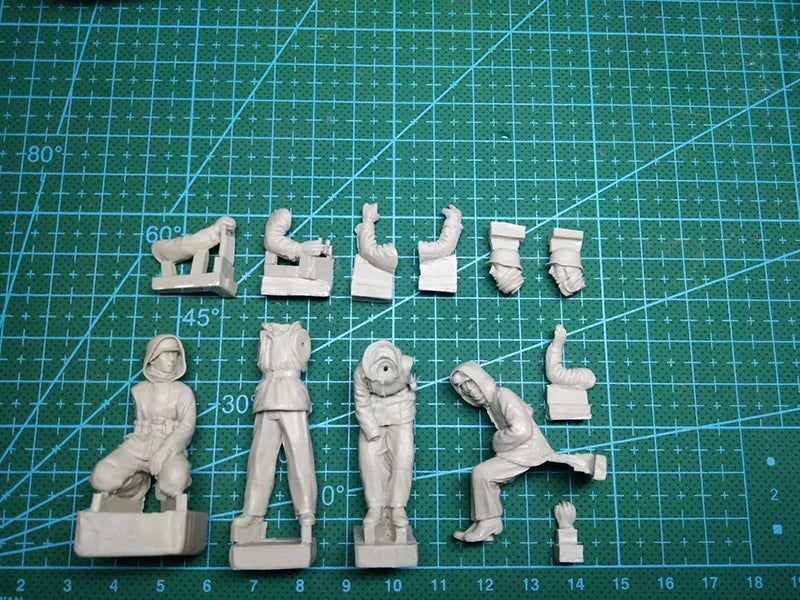 1/35 WWII German Flak 38 Crew, 4 Figures, Resin Model Figure Kit, Unassembled and Unpainted