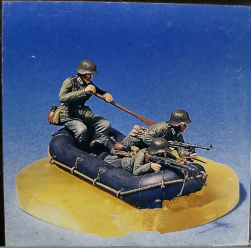 1/35 WWII Assault Scene, 2 Figures, Resin Model Figure Kit, Unassembled and Unpainted