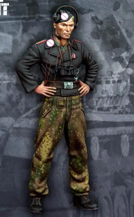 1/35 WWII German Panzer Commander with Aviator Goggles, Resin Model Figure Kit, Unassembled and Unpainted