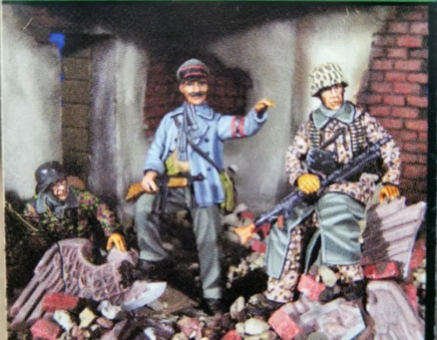 1/35 WWI Infantryman Advancing with Rifle, Resin Model Figure Kit, Unassembled and Unpainted