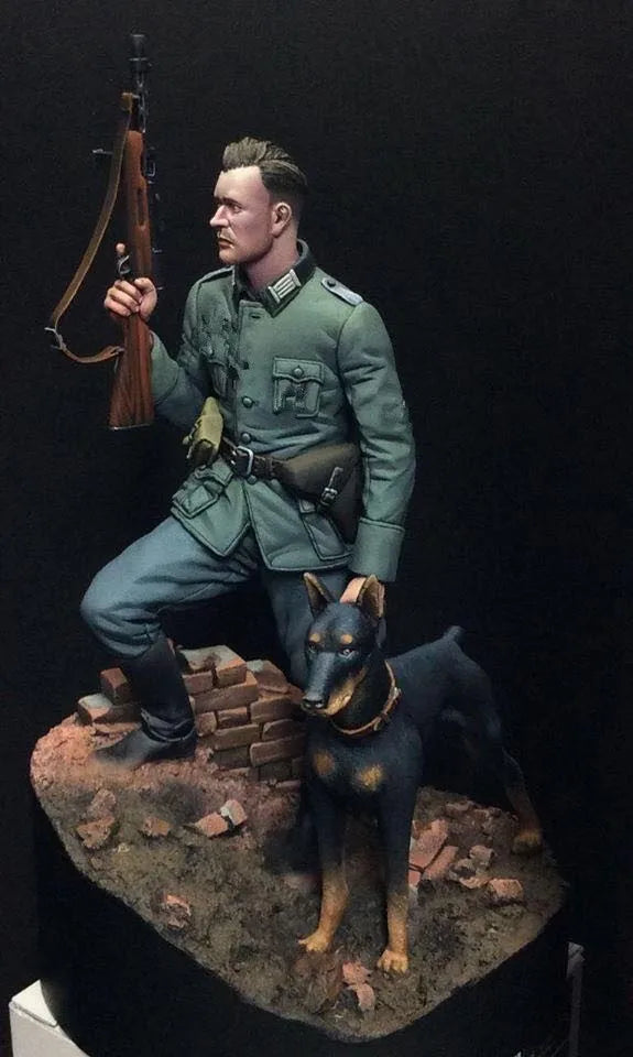 1/16 WWI German Soldier Busts Pickelhaube Stahlhelm, Resin Model Figure Kit, Unassembled and Unpainted