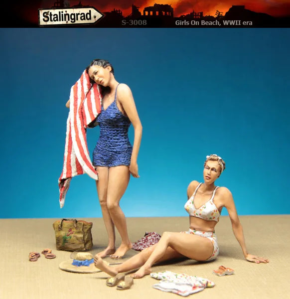 1/35 WWII Female Civilians on Beach, 2 Figures, Resin Model Figure Kit, Unassembled and Unpainted