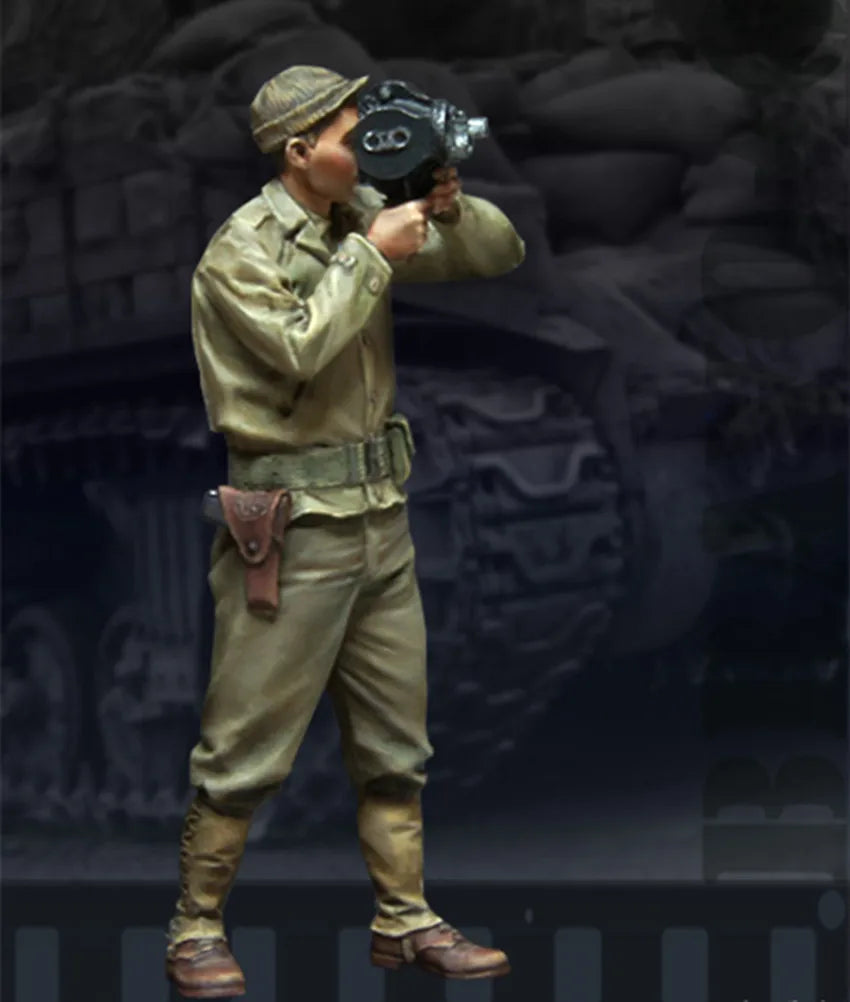 1/35 WWII US Soldier Spotting with Binoculars, Resin Model Figure Kit, Unassembled and Unpainted