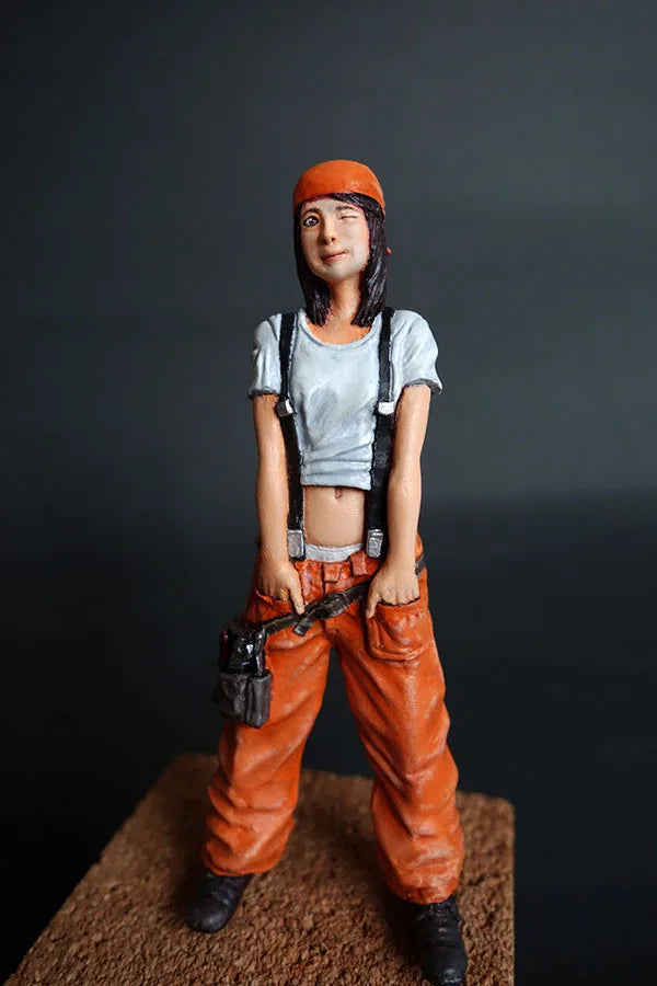 1/20 Modern Female Construction Worker in Hard Hat, Resin Model Figure Kit, Unassembled and Unpainted