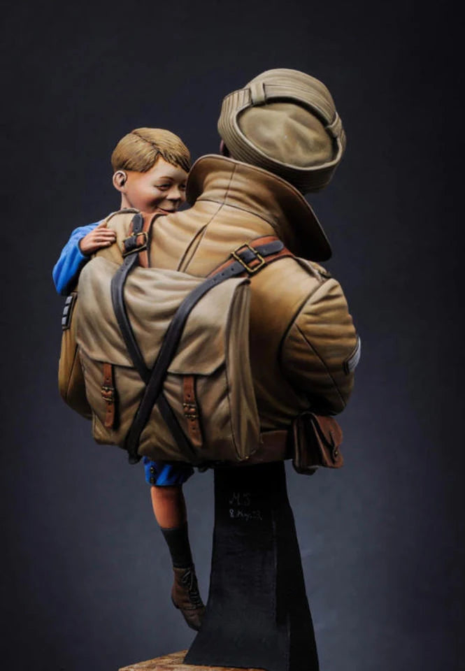 1/10 WWI Soldier with Child, 2 Figures, Resin Model Bust Kit, Unassembled and Unpainted