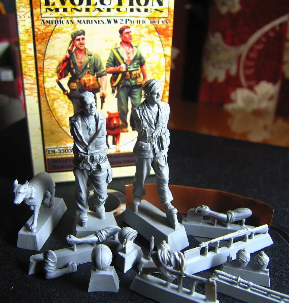 1/35 WWII US Soldiers and Military Dogs, 4 Figures, Resin Model Figure Kit, Unassembled and Unpainted