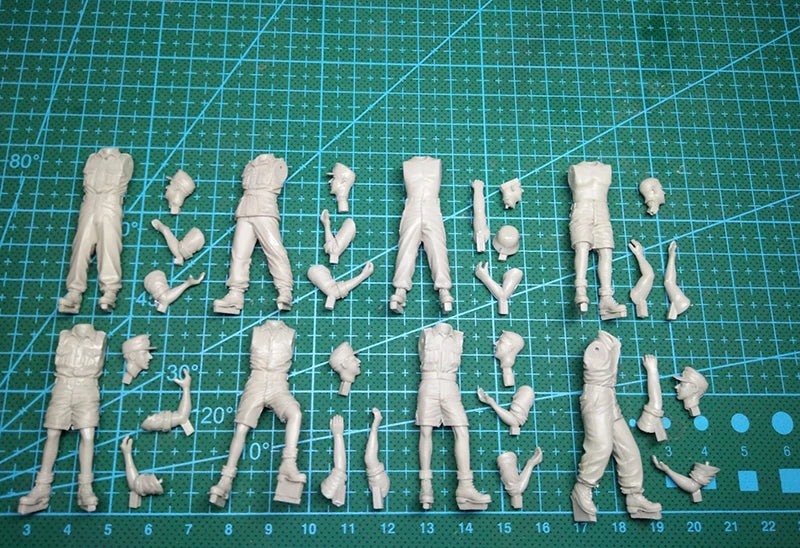1/35 WWI Soldiers Set (8-Pack), 8 Figures, Resin Model Figure Kit, Unassembled and Unpainted