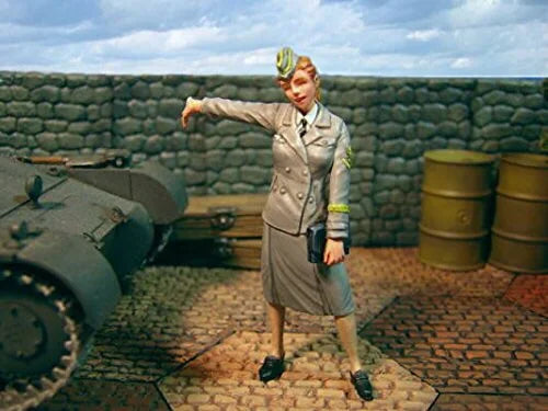 1/35 Modern Female Soldier, Resin Model Figure Kit, Military Theme, Unassembled and Unpainted