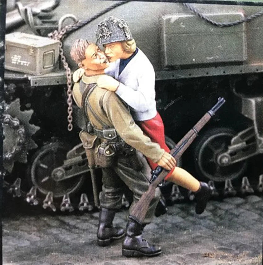 1/35 WWII German Infantryman Charging with Bayonet, Resin Model Figure Kit, Unassembled and Unpainted