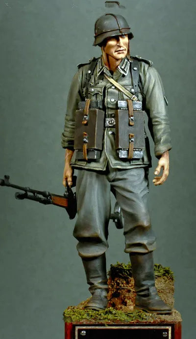 120mm WWII German Soldier, Resin Model Figure Kit, Unassembled and Unpainted
