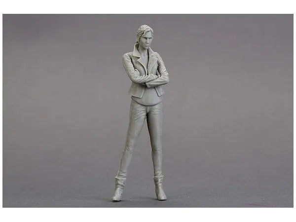 1/24 Modern Woman in Tactical Blazer Arms Crossed, Resin Model Figure Kit, Anime Theme, Unassembled and Unpainted