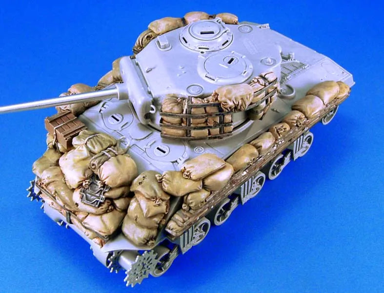 1/35 WWII M4A3 Sherman Tank, Resin Model Vehicle Kit, Unassembled and Unpainted