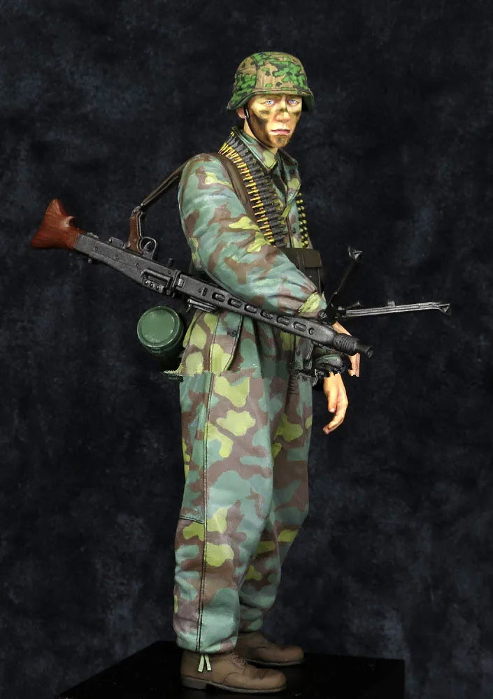 1/16 Vietnam War US Soldier in Jungle Camouflage with M16 and Bayonet, Resin Model Figure Kit, Unassembled and Unpainted