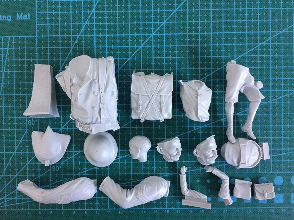 1/10 WWI Soldier with Child, 2 Figures, Resin Model Bust Kit, Unassembled and Unpainted