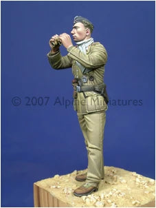 1/35 WWII German DAK Panzer NCO, Resin Model Figure Kit, Unassembled and Unpainted