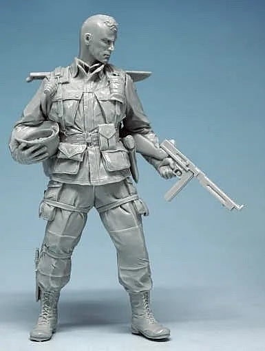 1/16 Modern Tactical Operator with Rifle, Resin Model Figure Kit, Unassembled and Unpainted