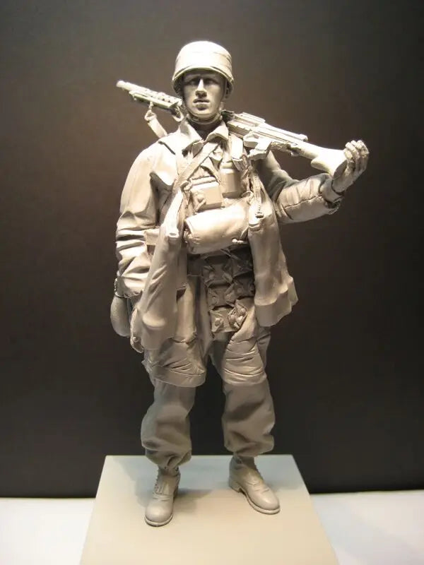 1/16 WWII German Infantryman Marching with Rifle, Resin Model Figure Kit, Unassembled and Unpainted