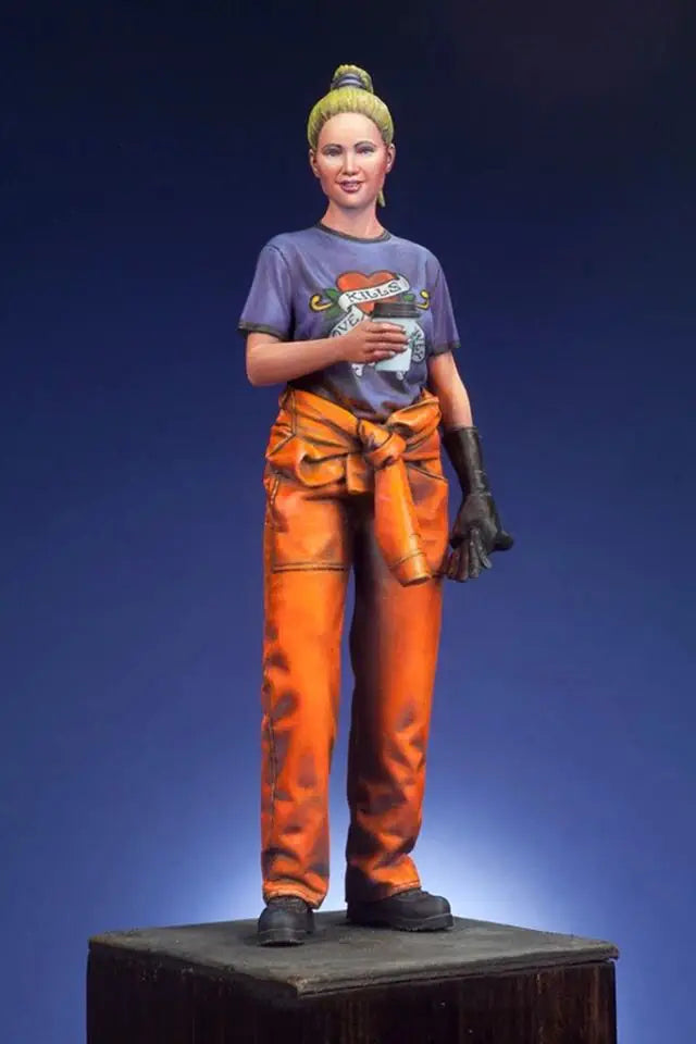 1/20 Blonde Female Mechanic in Orange Cargo Pants, Resin Model Figure Kit, Sci-Fi Theme, Unassembled and Unpainted