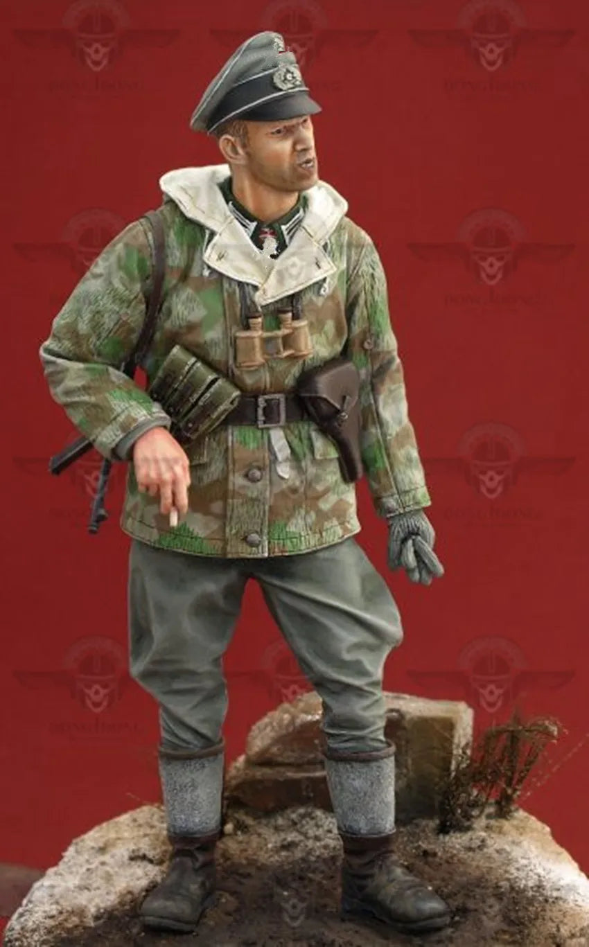 1/16 WWI German Soldier Standing with Gas Mask, Resin Model Figure Kit, Unassembled and Unpainted