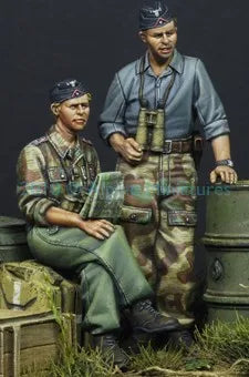 1/35 WWII German Infantry Resting on Ammunition Box, 2 Figures, Resin Model Figure Kit, Unassembled and Unpainted