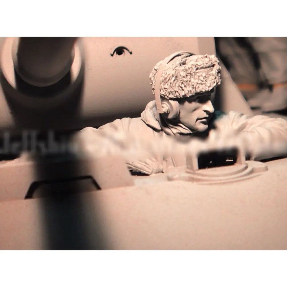 1/16 WWII Military Vehicle with Crew, 7 Figures, Resin Model Diorama Kit, Unassembled and Unpainted