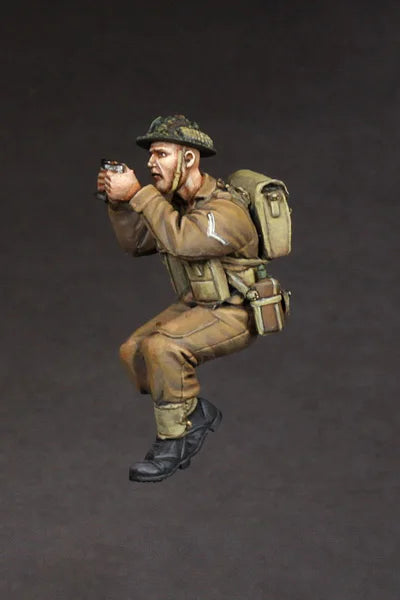 1/35 WWII British Infantryman in Firing Crouch, Resin Model Figure Kit, Unassembled and Unpainted