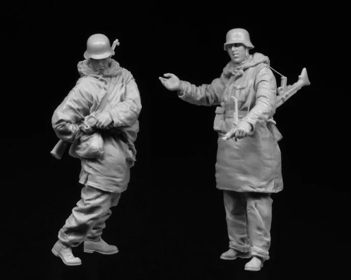 1/35 WWII German Infantry Advancing with Civilians, 6 Figures, Resin Model Figure Kit, Unassembled and Unpainted