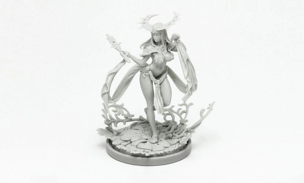 30mm Female Warrior Pinup, Resin Model Figure Kit, Unassembled and Unpainted
