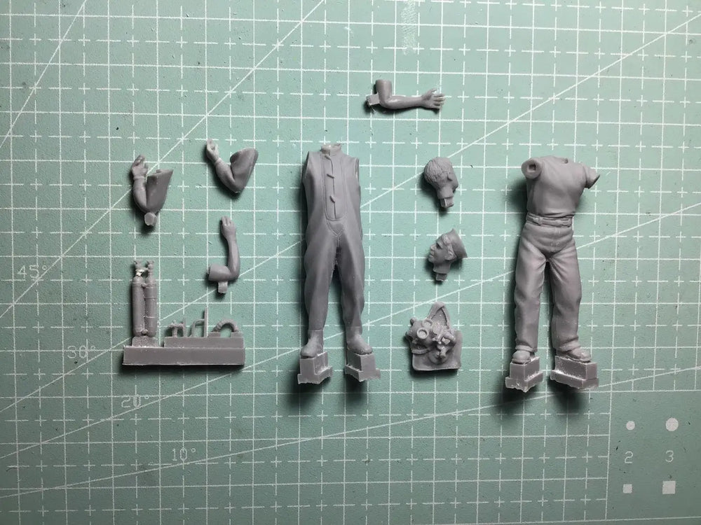 1/35 WWII 1940s Detective Interrogating Suspect, 2 Figures, Resin Model Figure Kit, Unassembled and Unpainted