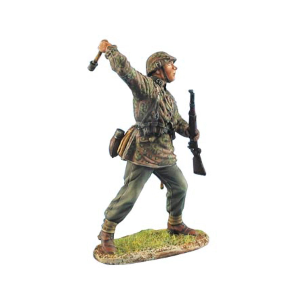 1/35 WWII German Infantry Running with Grenade, Resin Model Figure Kit, Unassembled and Unpainted