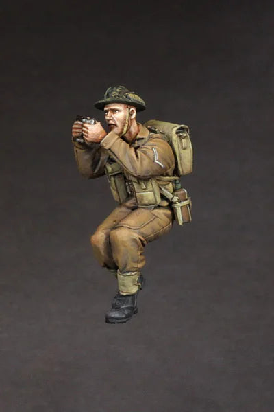1/35 WWII British Infantryman in Firing Crouch, Resin Model Figure Kit, Unassembled and Unpainted