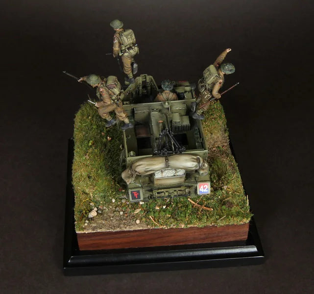 1/35 WWII German Soldiers & APC, 4 Figures, Resin Model Diorama Kit, Unassembled and Unpainted