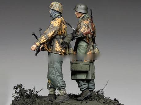 1/35 WWII German Infantry with Panzerfaust, 2 Figures, Resin Model Figure Kit, Unassembled and Unpainted