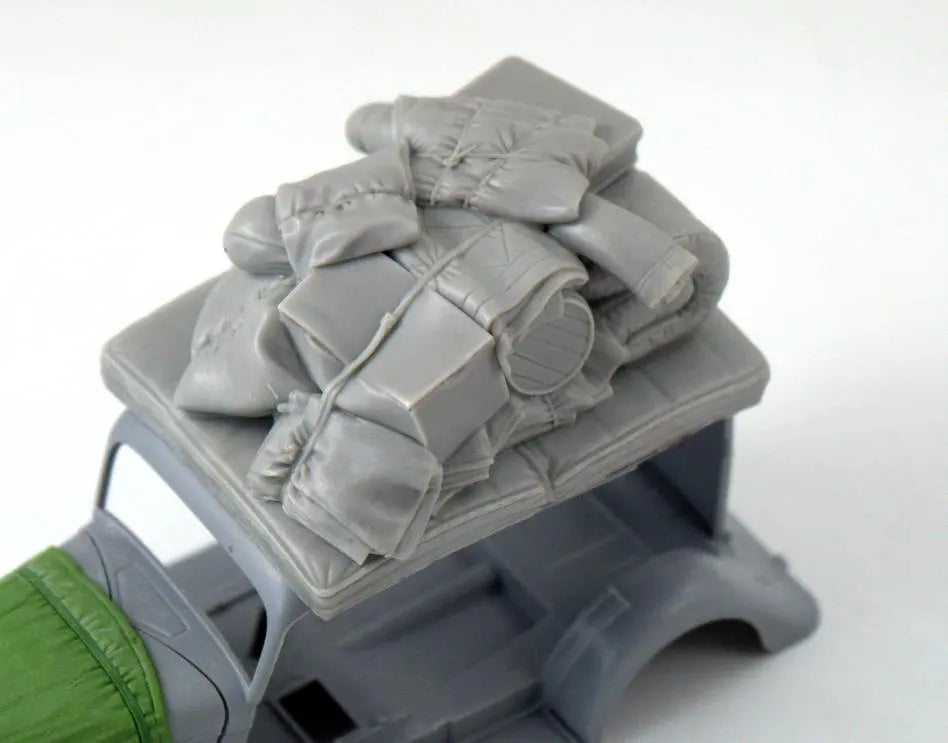 1/35 Modern Infantryman in Tactical Vest with Rifle, Resin Model Figure Kit, Unassembled and Unpainted