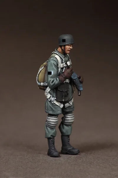 1/35 Modern Infantry Soldier with Rucksack, Resin Model Figure Kit, Unassembled and Unpainted