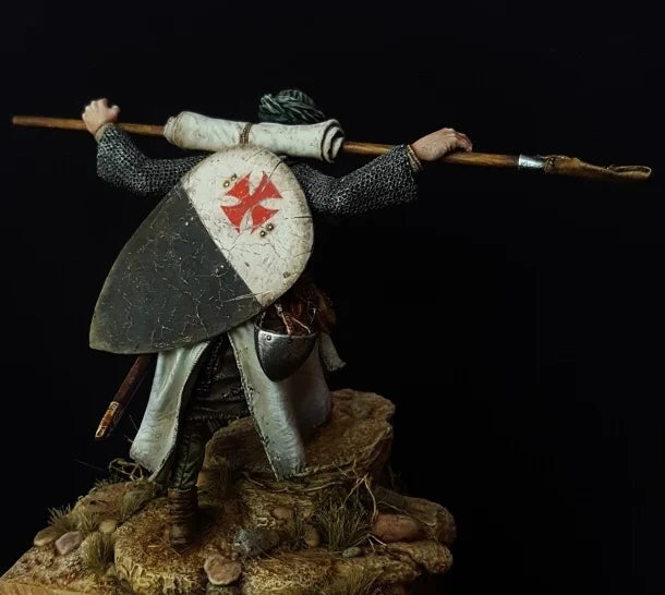 1/24 Medieval Crusader Warrior with Polearm, Resin Model Figure Kit, Unassembled and Unpainted