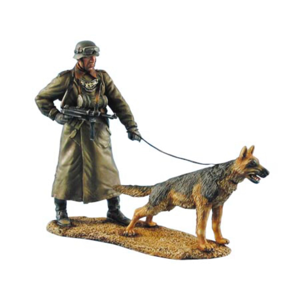 1/35 WWII German Soldier with Shepherd Dog, Resin Model Figure Kit, Unassembled and Unpainted