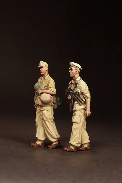 1/35 WWII Japanese Infantry in Tropical Uniform, 2 Figures, Resin Model Figure Kit, Unassembled and Unpainted