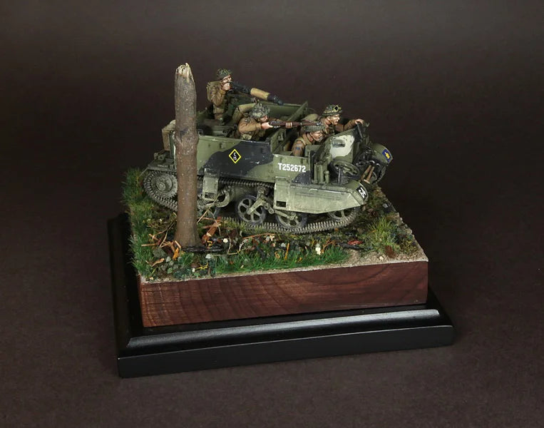 1/35 WWII With Infantry, 4 Figures, Resin Model Diorama Kit, Unassembled and Unpainted