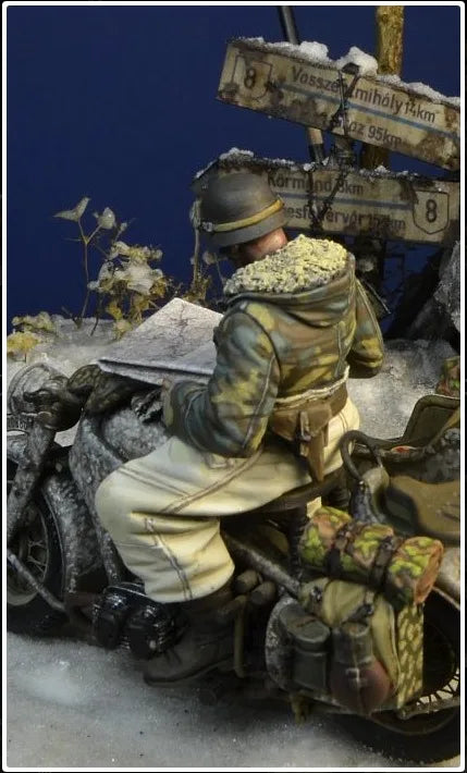 1/35 WWII German Motorcyclist, Resin Model Figure Kit, Unassembled and Unpainted