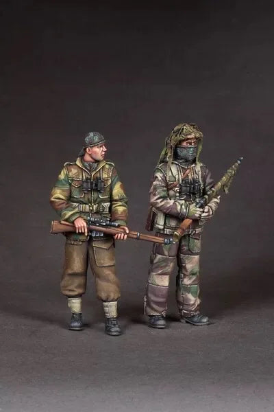 1/35 Modern NATO Infantry Soldiers, 2 Figures, Resin Model Figure Kit, Unassembled and Unpainted