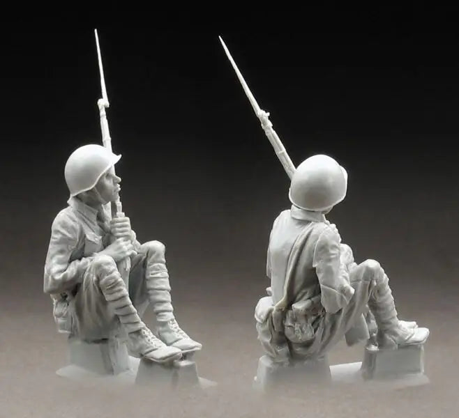 1/35 WWI British Infantry Resting with Rifle, Resin Model Figure Kit, Unassembled and Unpainted