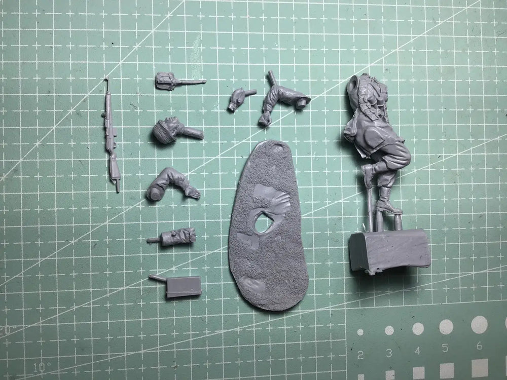 1/35 WWII German Soldier Anti-Tank, Resin Model Figure Kit, Unassembled and Unpainted