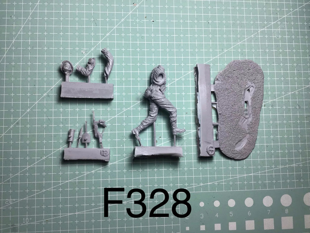 1/35 WWII German Prone Rifleman, Resin Model Figure Kit, Unassembled and Unpainted